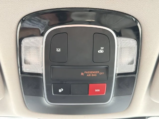 Used 2025 White Hyundai SEL image 30