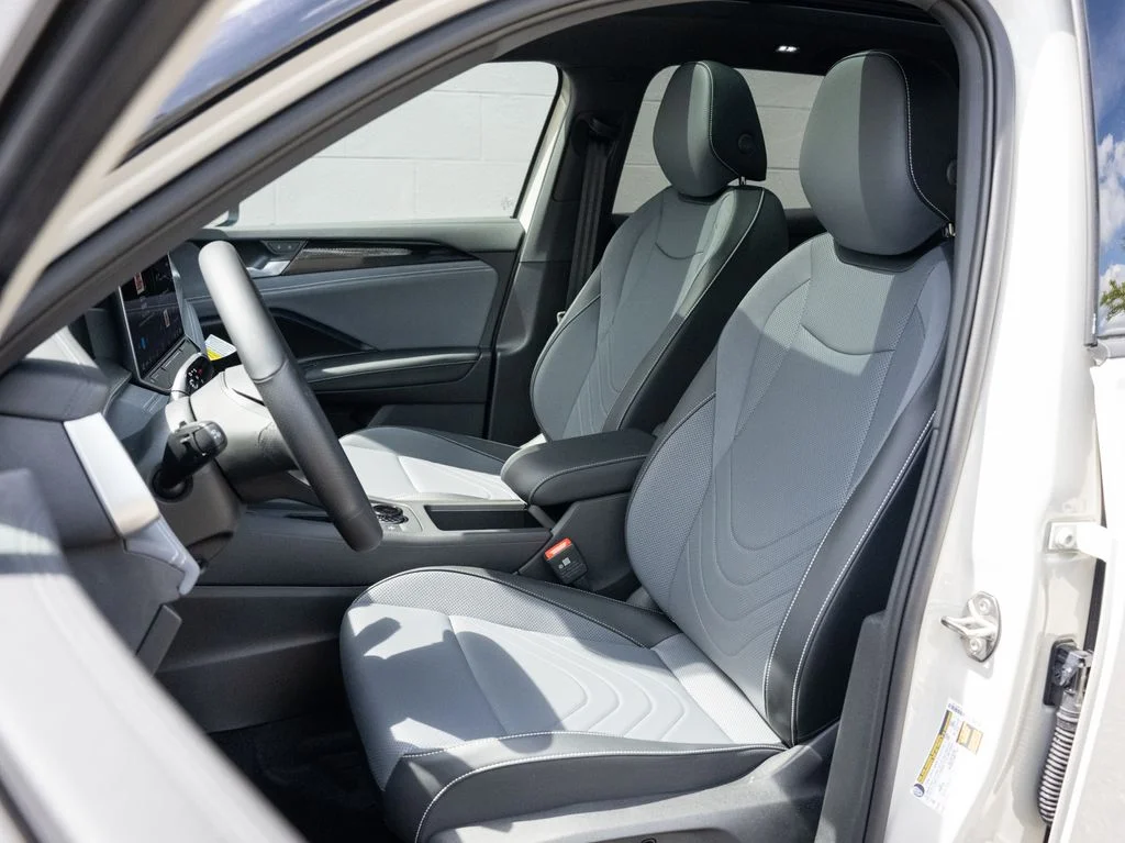 New 2026 Sandstone W/Deep Black Roof Volkswagen 2.0T SE R-Line Black image 8