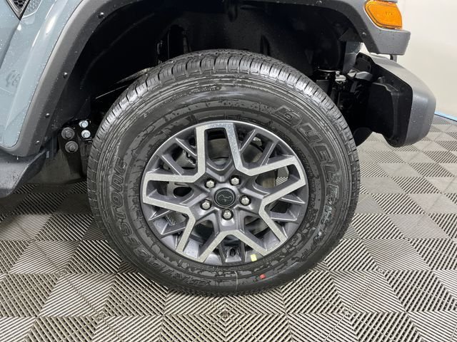 New 2026 Anvil Clear-Coat Exterior Paint Jeep Sahara image 5