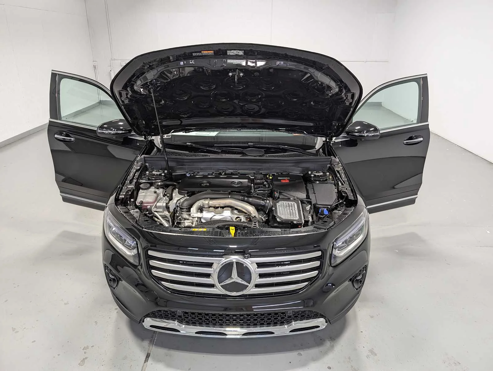 Used 2026 Night Black Mercedes-Benz GLB 250 image 11