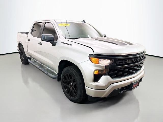 Used 2022 Silver Ice Metallic Chevrolet Custom image 29