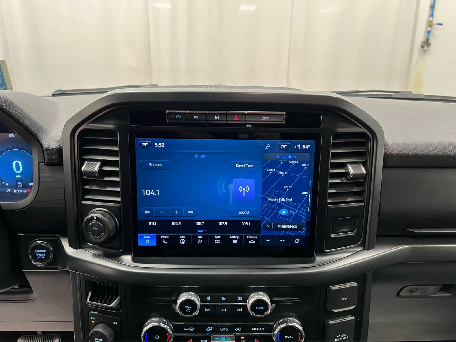Used 2024 Avalanche Gray Ford XLT image 27