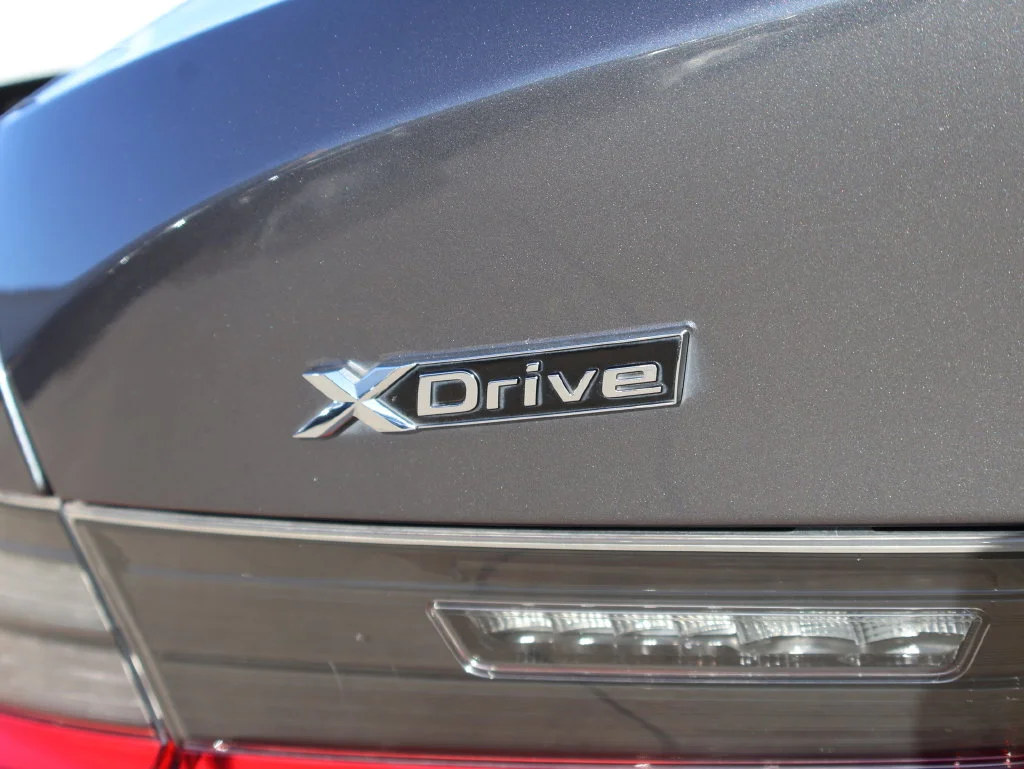 Used 2019 Mineral Grey Metallic BMW 330i xDrive image 40