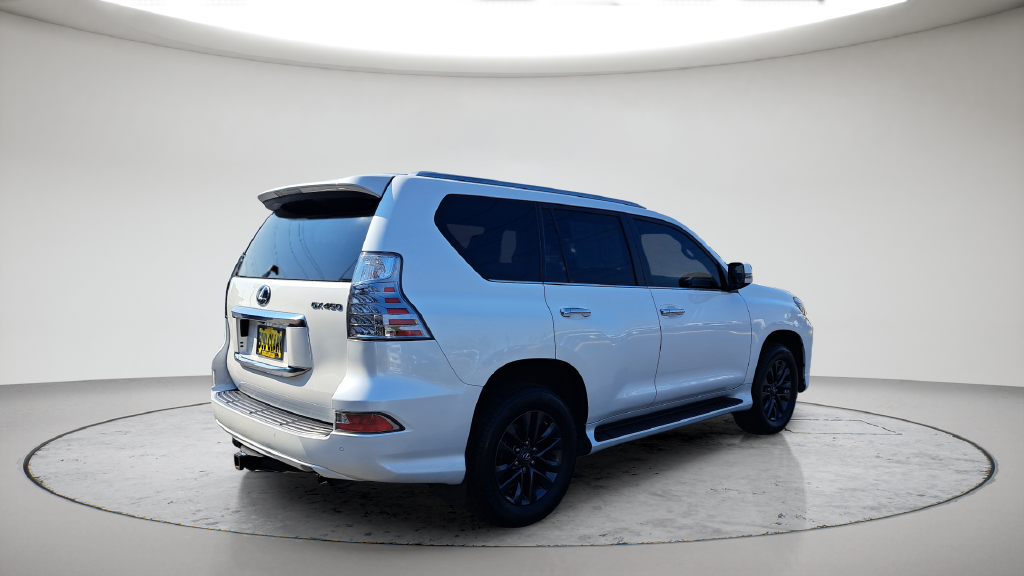 Used 2023 White Lexus 460 image 11