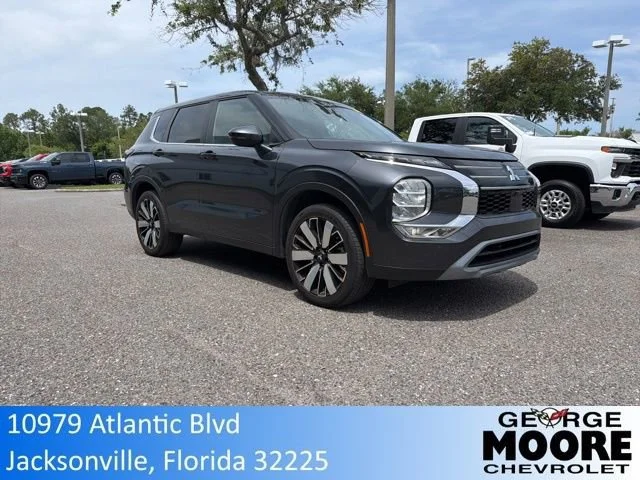 2025 Mitsubishi Outlander SE 2WD's photo