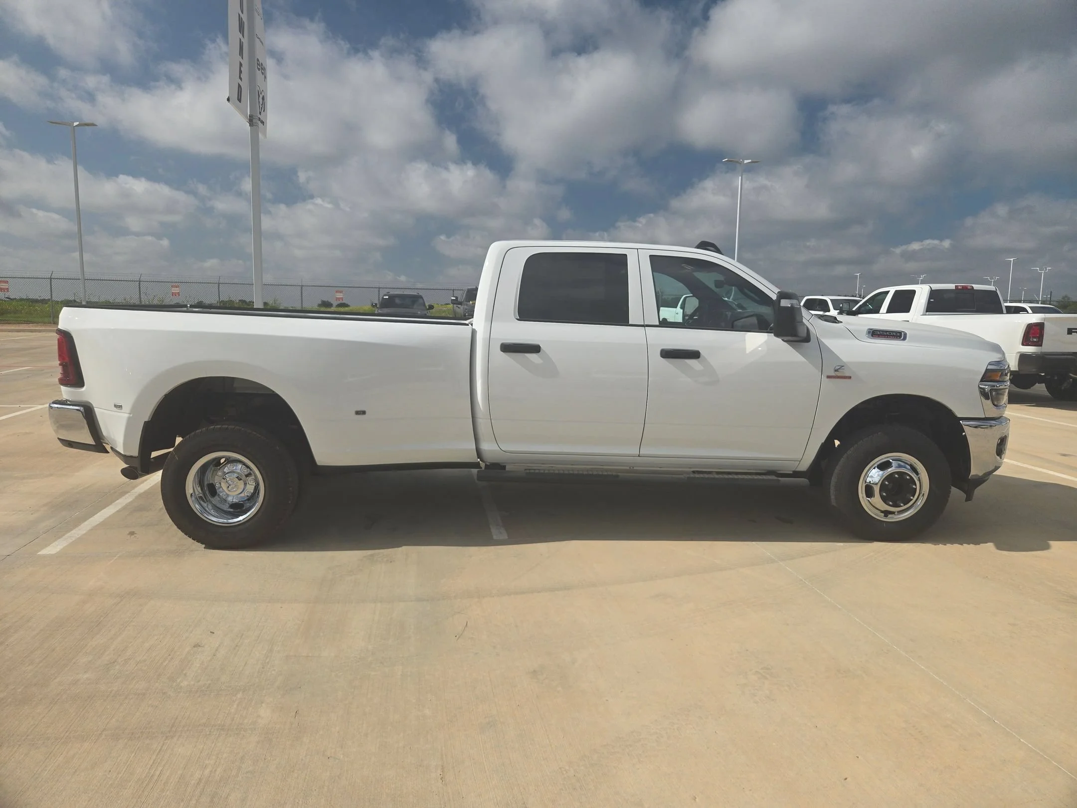 New 2026 Bright White Clear-Coat Exterior Paint RAM Tradesman image 2