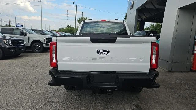 New 2027 Oxford White Ford XL 2WD image 24