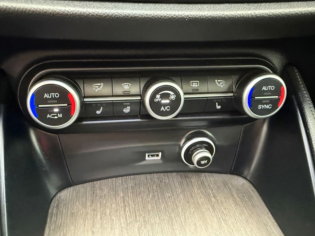 Used 2018 White Alfa Romeo Ti image 32