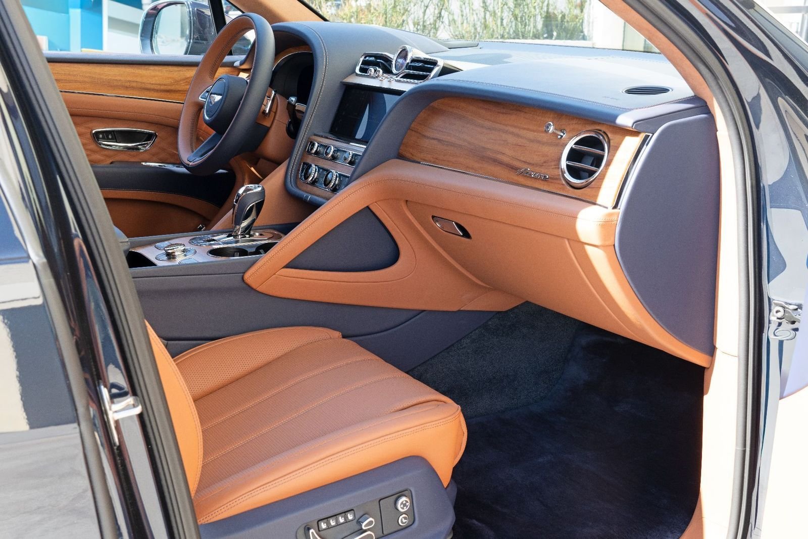 2024 Bentley Bentayga Azure - Photo 10