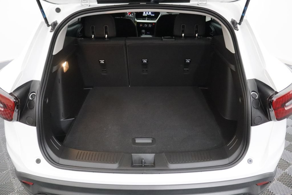 2025 Chevrolet Trax LS - Photo 31