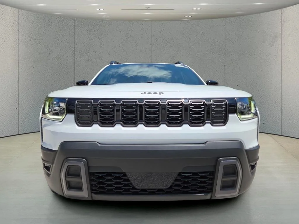New 2026 Bright White Clear-Coat Exterior Paint Jeep Laredo image 2