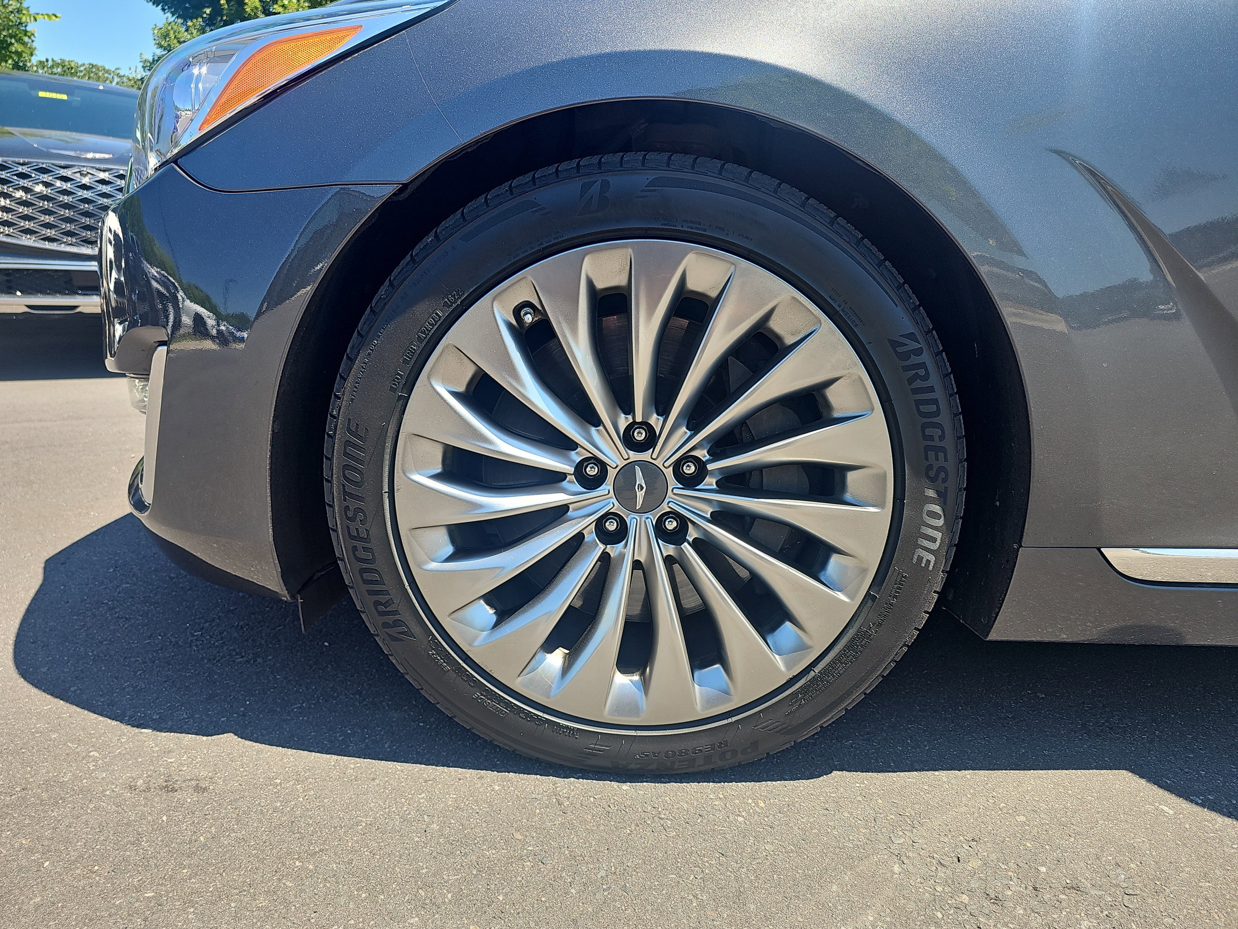 Used 2018 Gray Genesis 5.0L Ultimate image 9