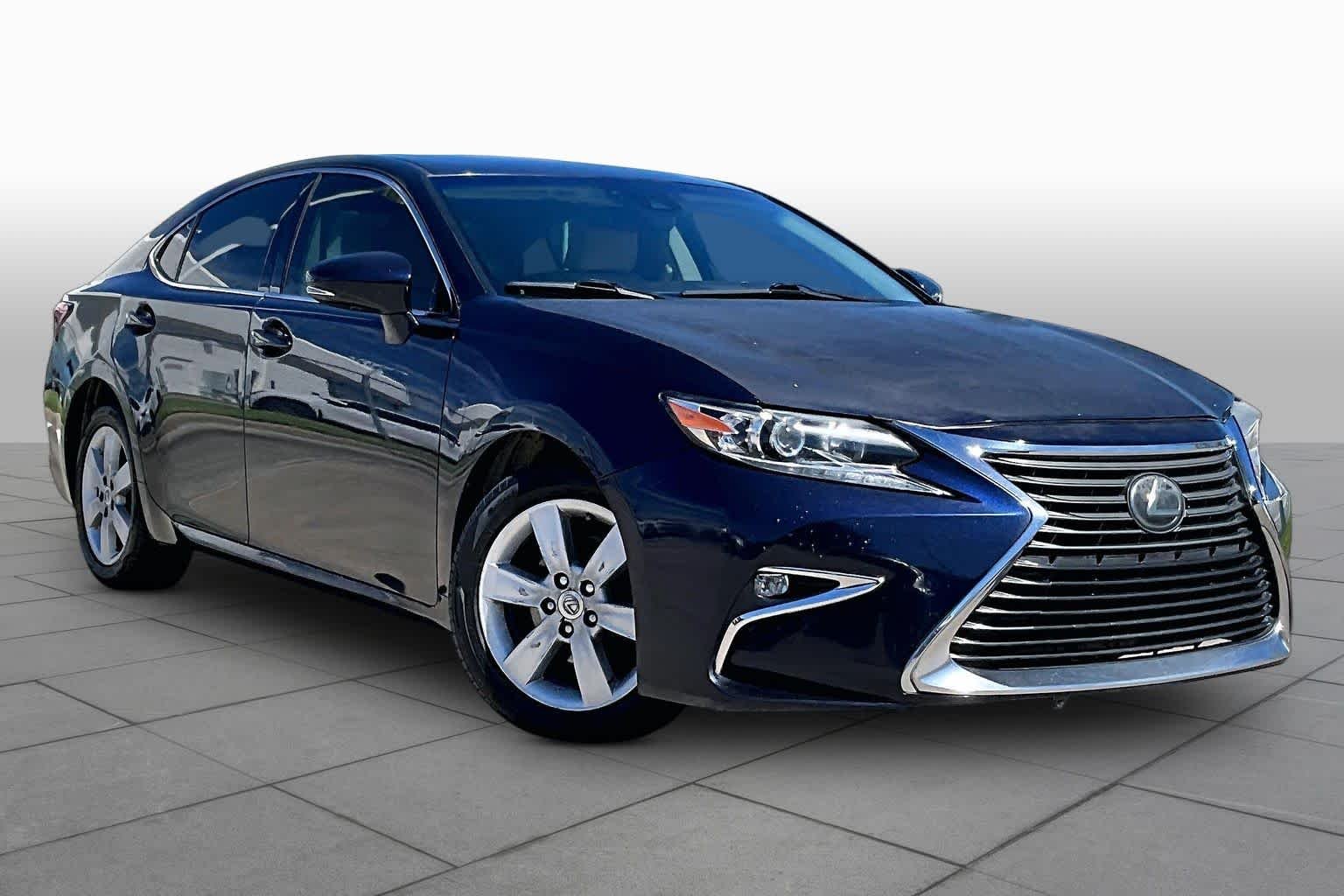 Used 2018 Nightfall Mica Lexus  image 3