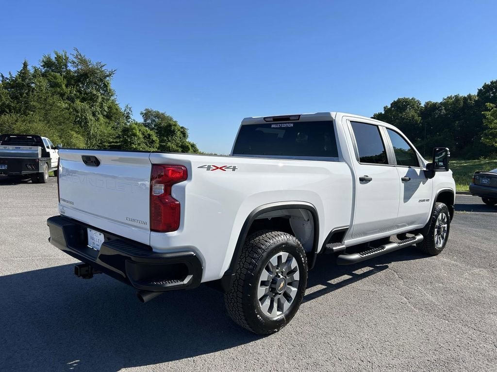 New 2026 Summit White Chevrolet Custom image 4