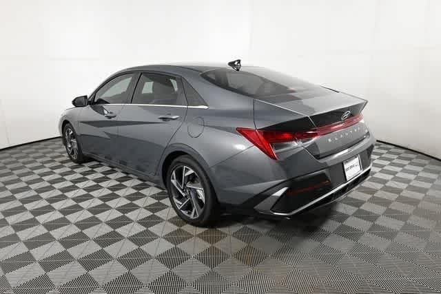 2025 Hyundai Elantra Limited - Photo 38