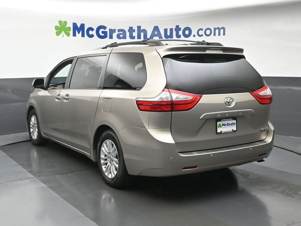 Used 2016  Toyota XLE Premium image 25