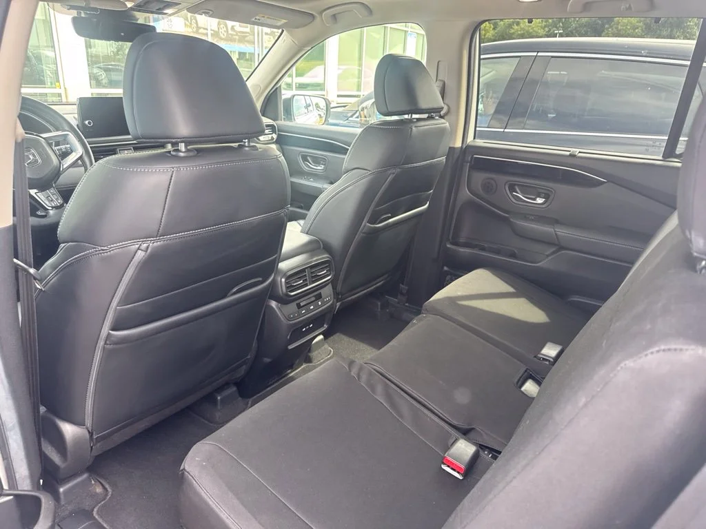 Used 2025 White Honda Touring image 5