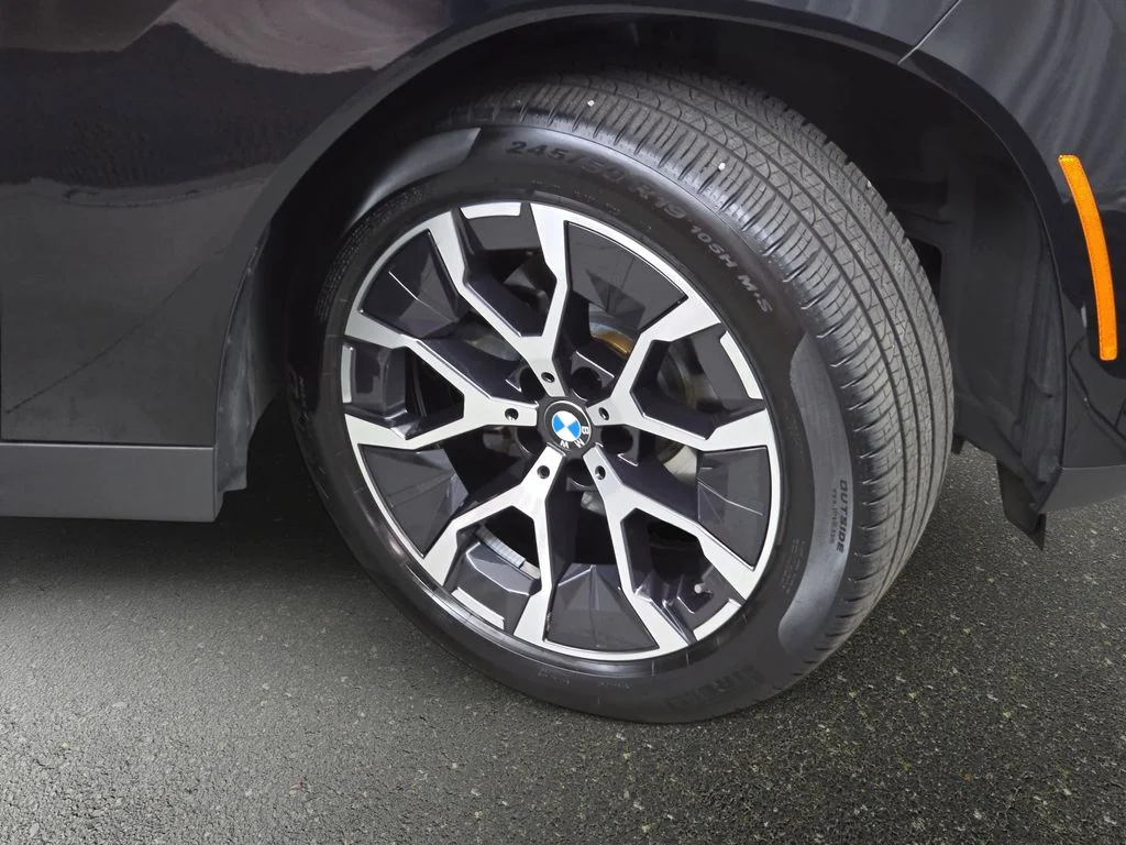 Used 2025 Black Sapphire Metallic BMW 30 xDrive image 33
