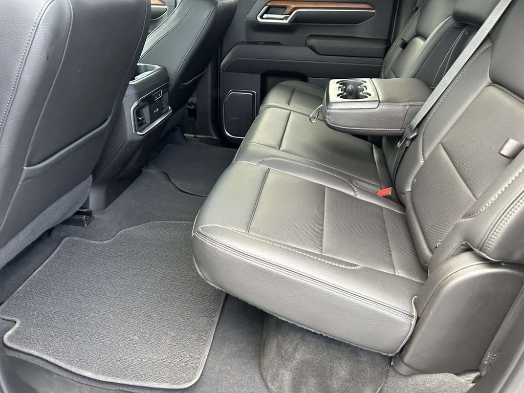 Used 2022 White Frost Tricoat GMC Denali image 13