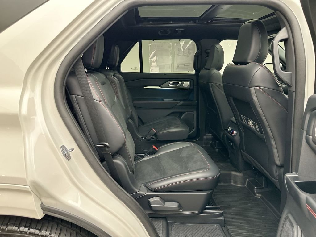 Used 2025 White Metallic Ford ST image 19