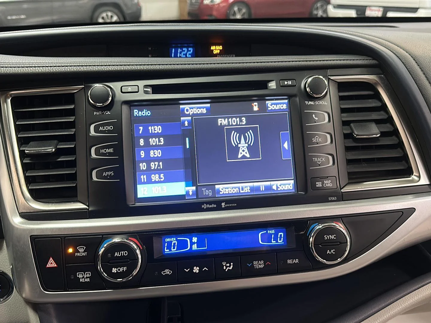 Used 2015 ALUMINA JADE METALLIC TOYOTA XLE image 20