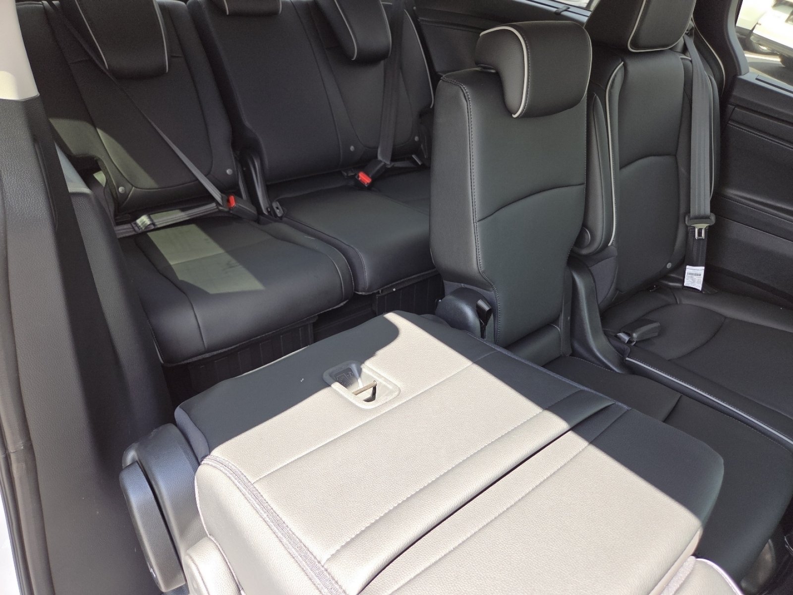 New 2026 Platinum White Pearl Honda Touring image 28