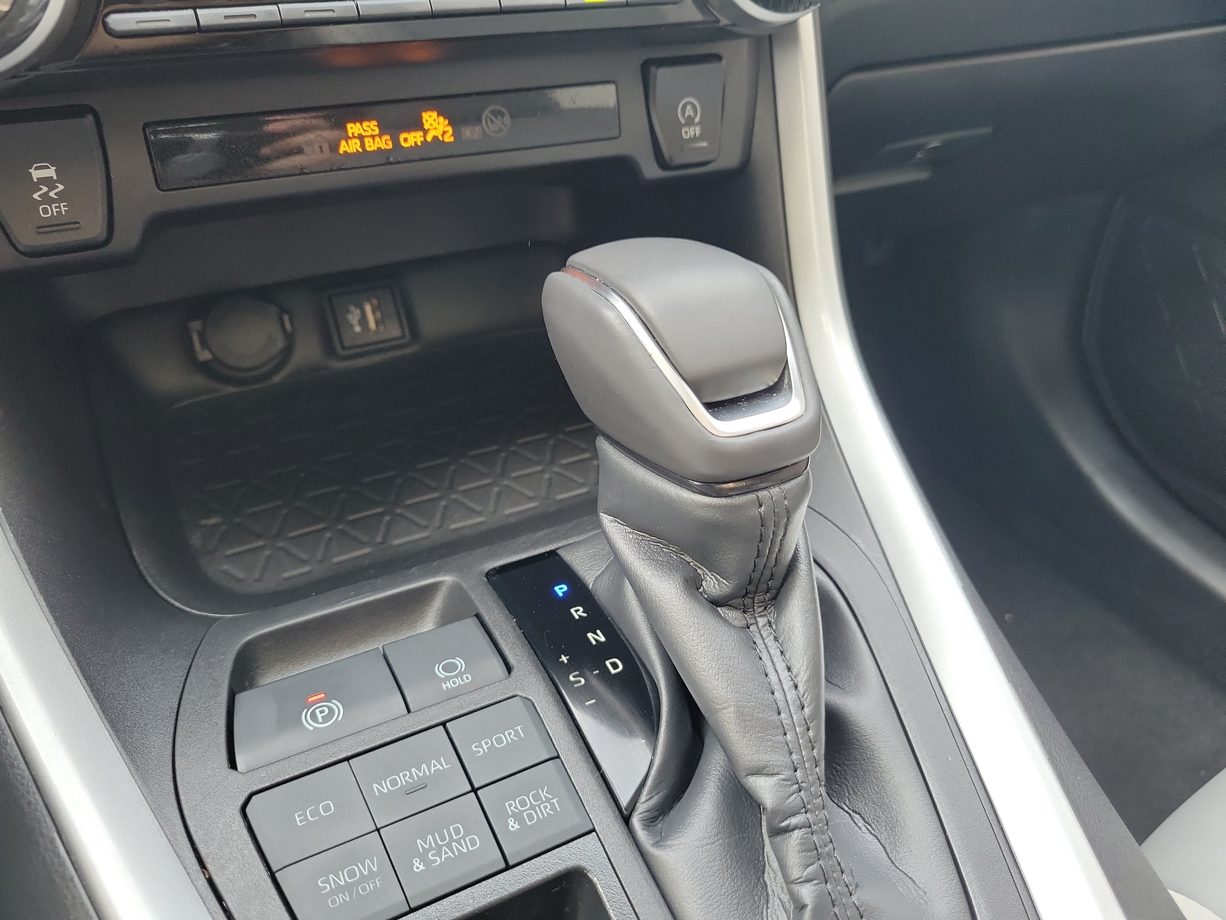 Certified Used 2024 Pearl Toyota XLE Premium image 30