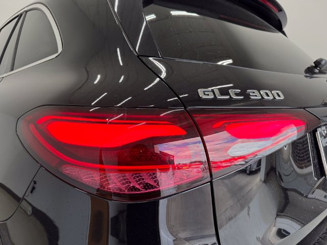 Used 2024 Black Mercedes-Benz GLC 300 image 33