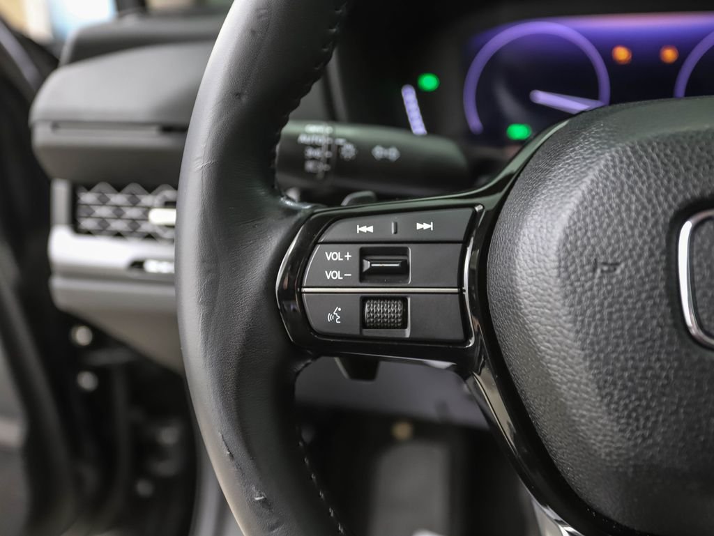 Used 2024 Crystal Black Pearl Honda Touring image 12