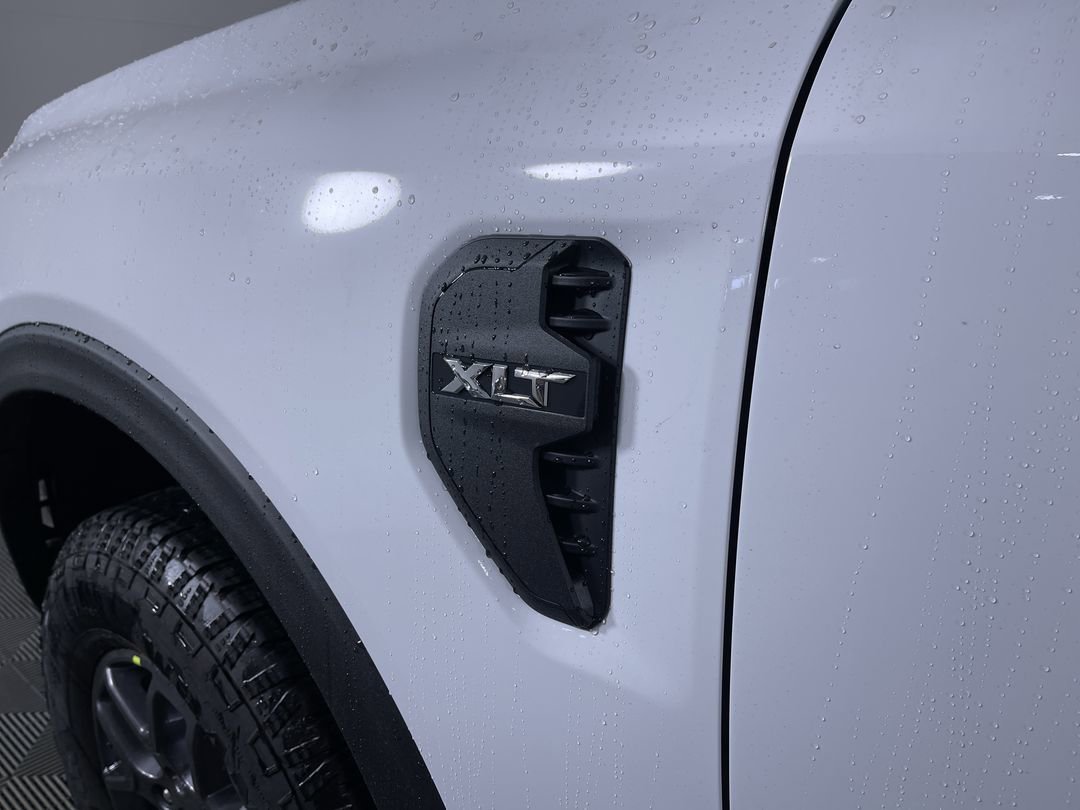 New 2025 Oxford White Ford XLT image 27