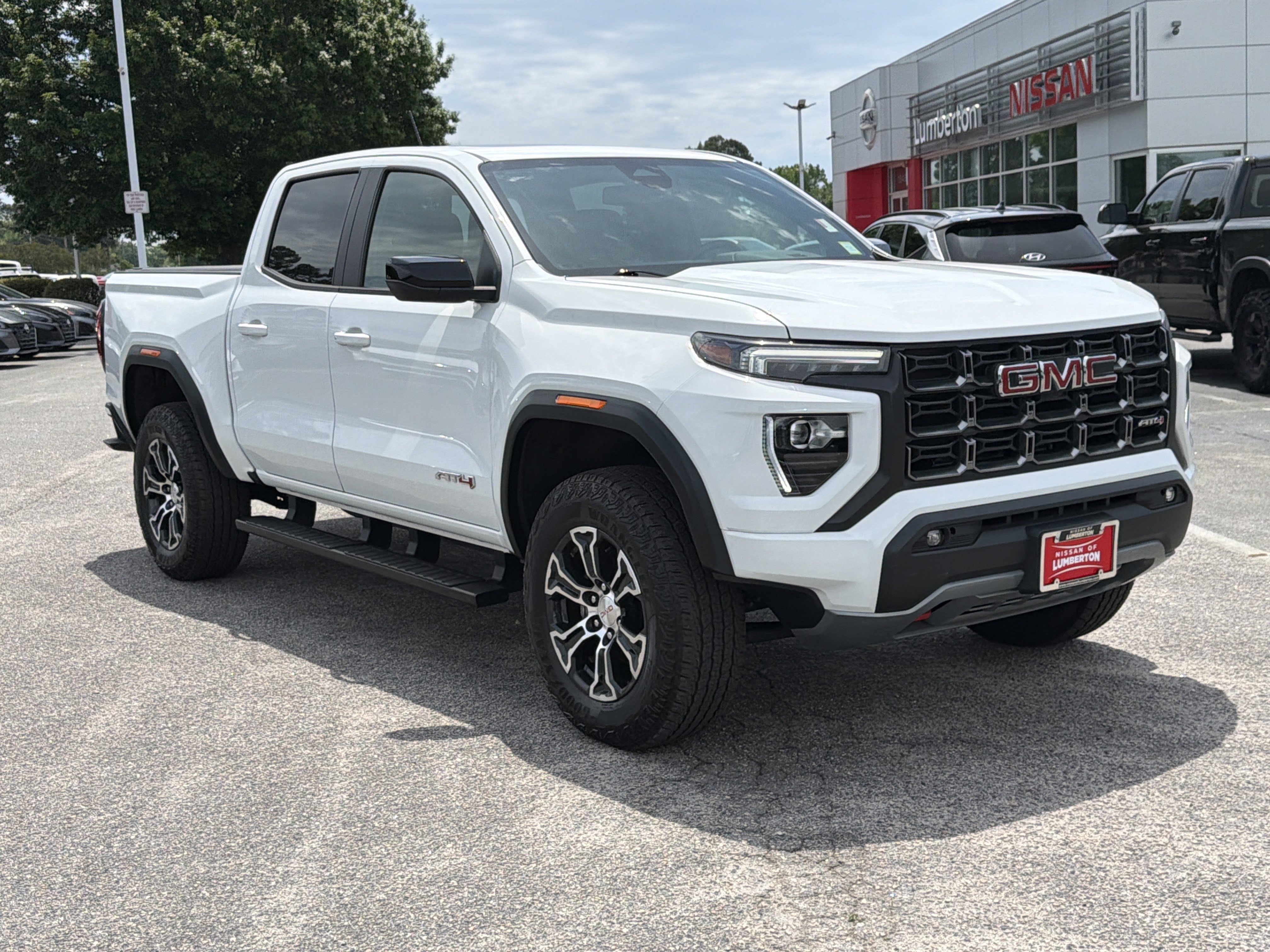 Used 2023 Summit White GMC 4WD AT4 image 32
