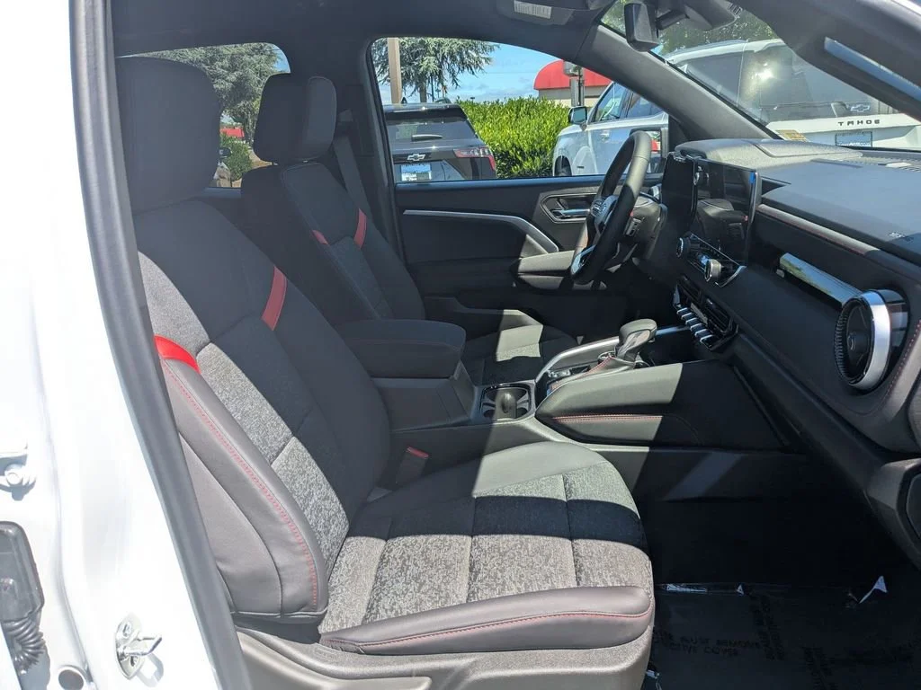 2025 Chevrolet Colorado Z71 - Photo 27