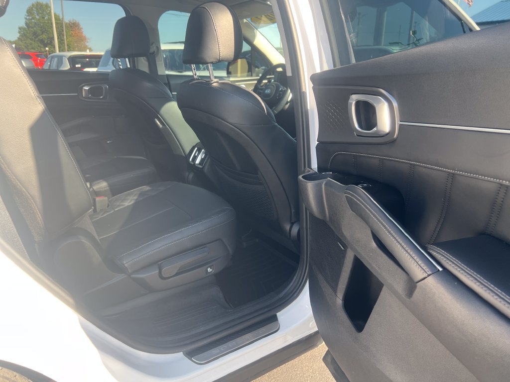 Used 2021 White Kia SX-Prestige image 25