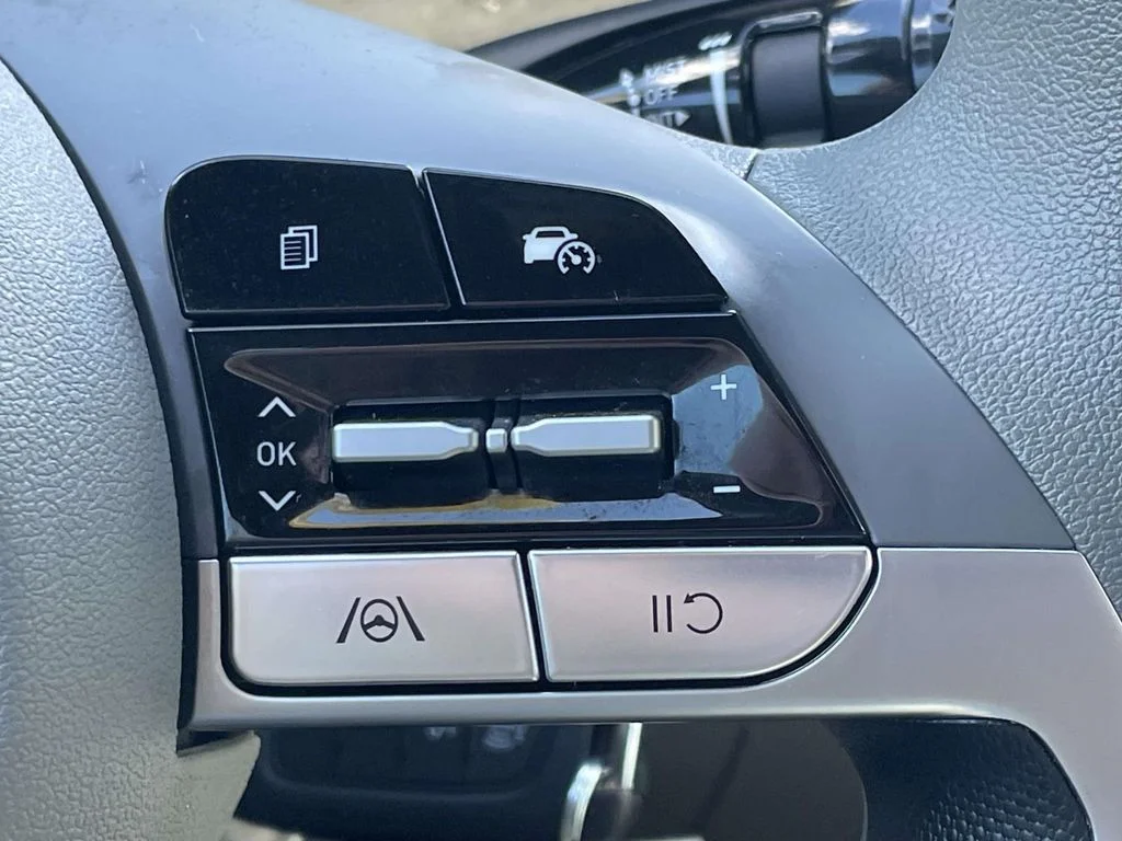 New 2025 Black Hyundai SE image 20