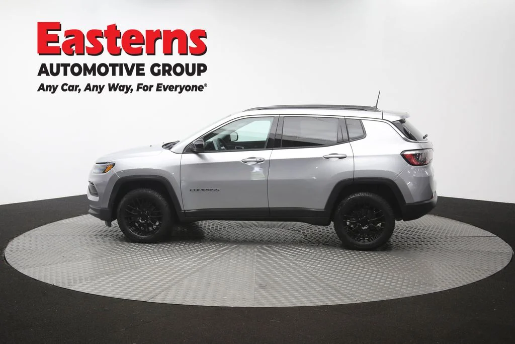 Used 2022 Silver Jeep Latitude image 59