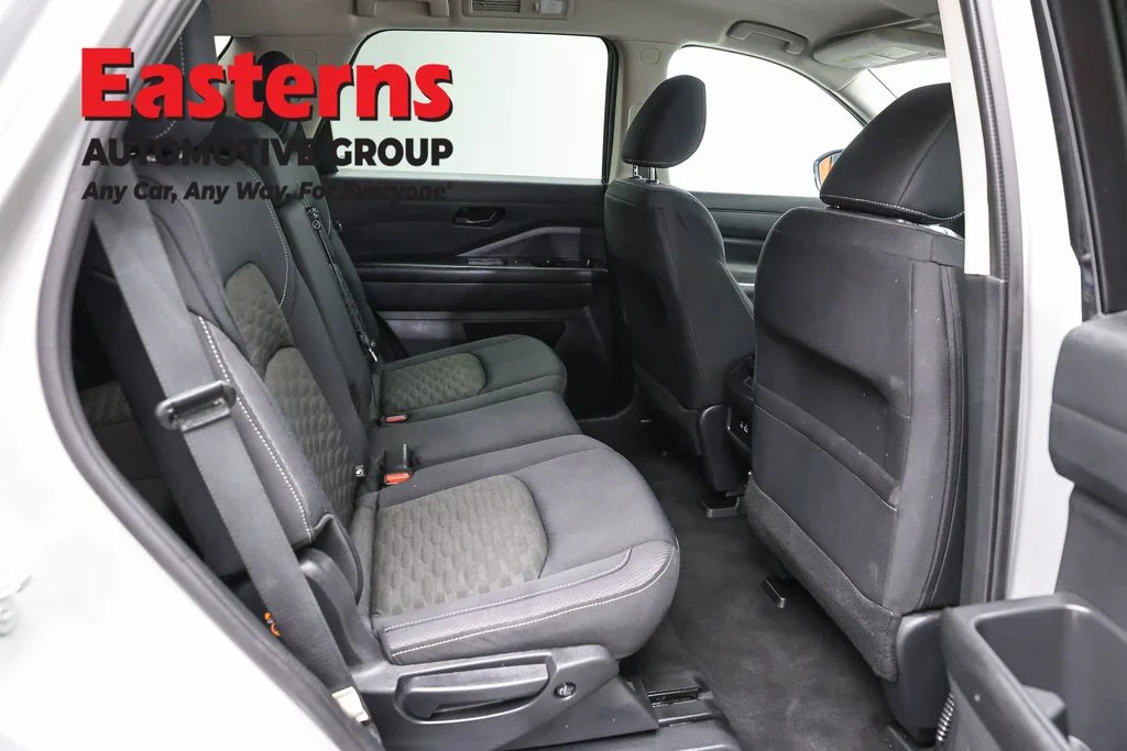 Used 2023 Silver Nissan S image 22