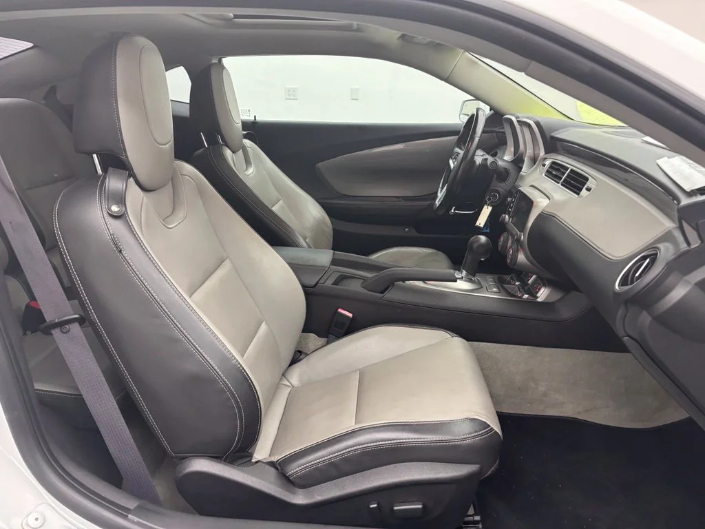 Used 2015 White Chevrolet 2LT image 29