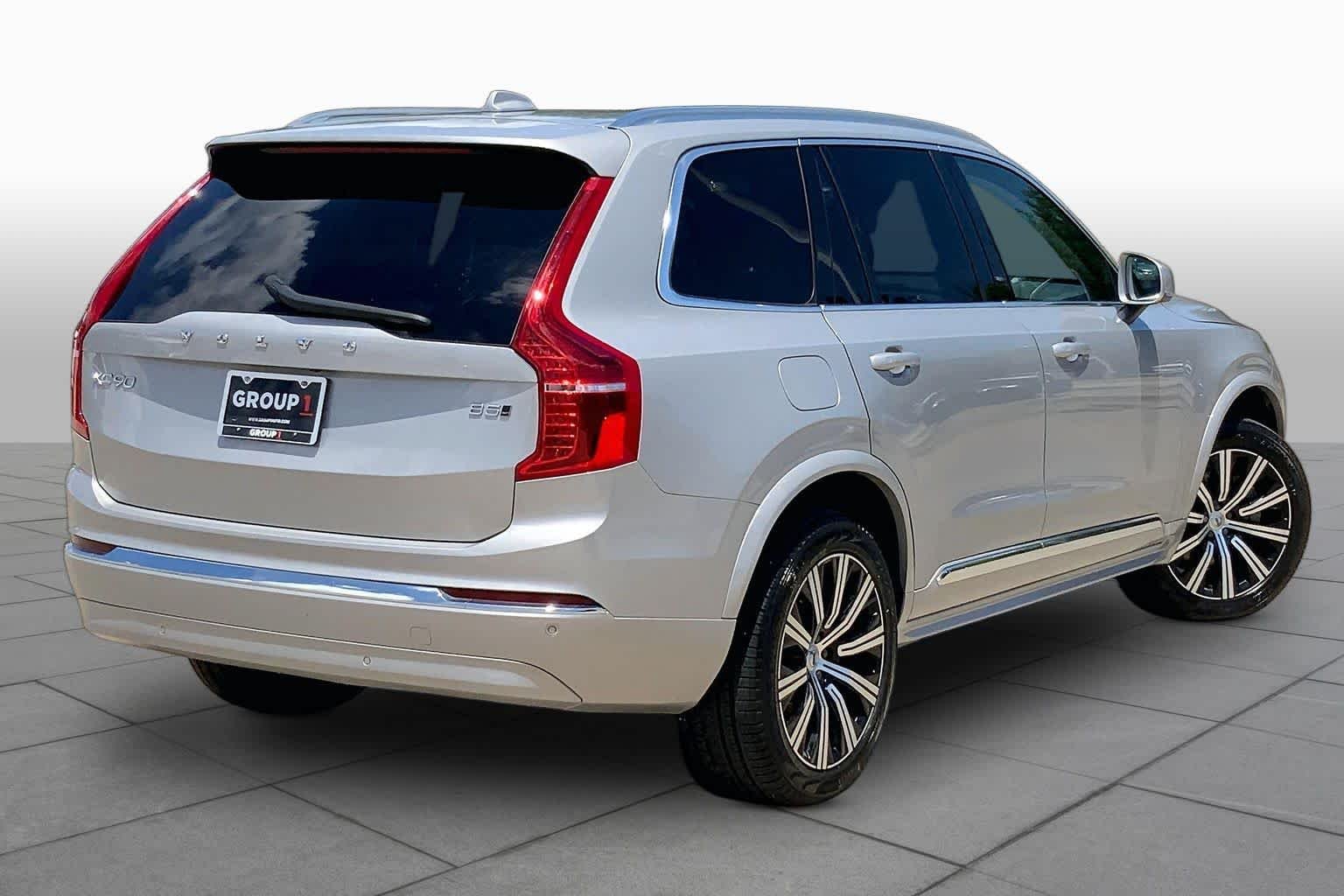Used 2025 Silver Dawn Metallic Volvo Core image 13
