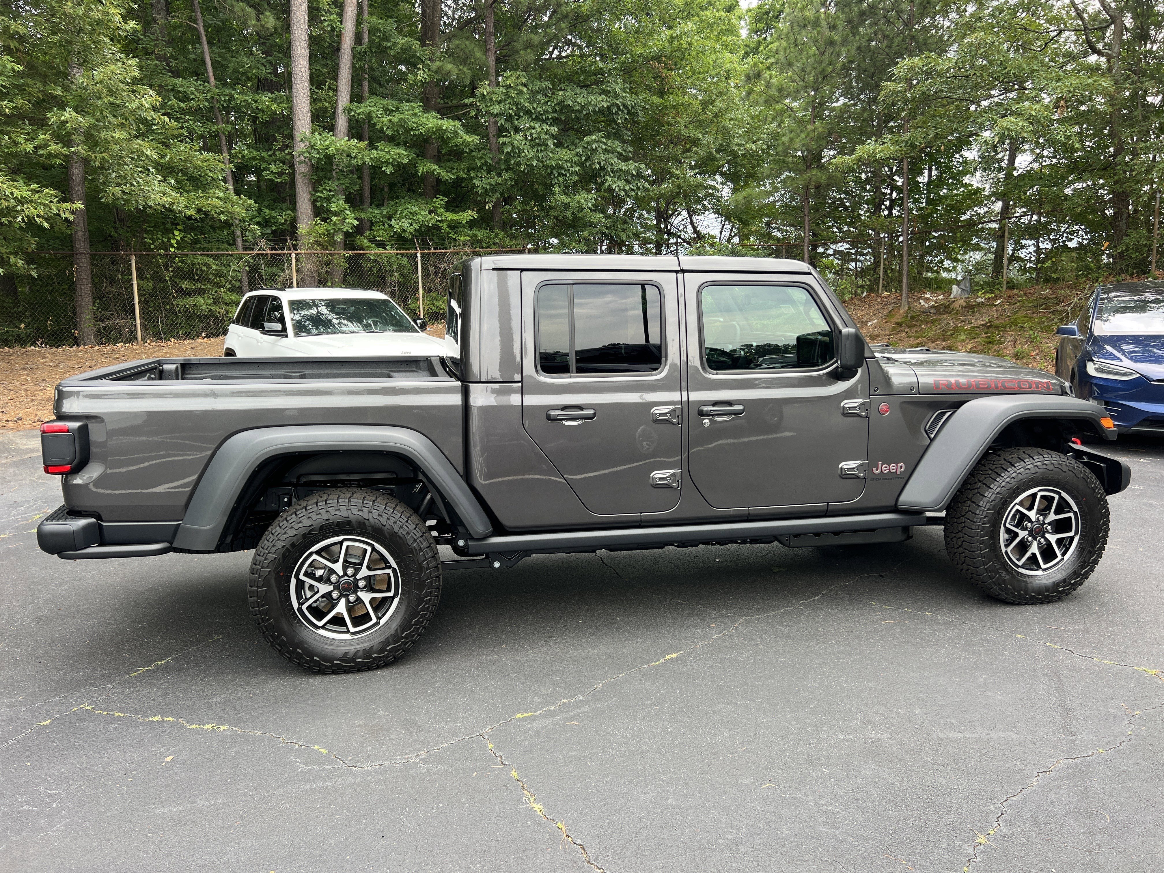 New 2026 Granite Crystal Metallic Clear-Coat Exterior Paint Jeep Rubicon image 9