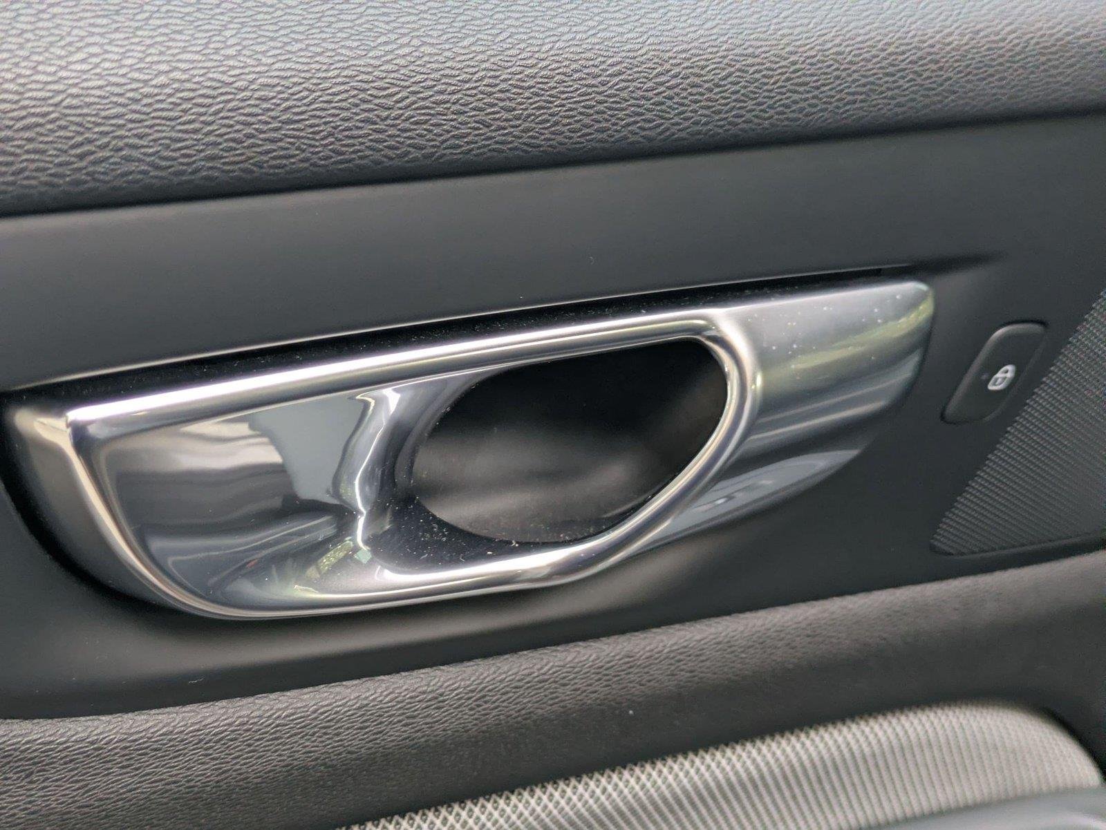 Used 2020 Pebble Grey Metallic Volvo R-Design image 22