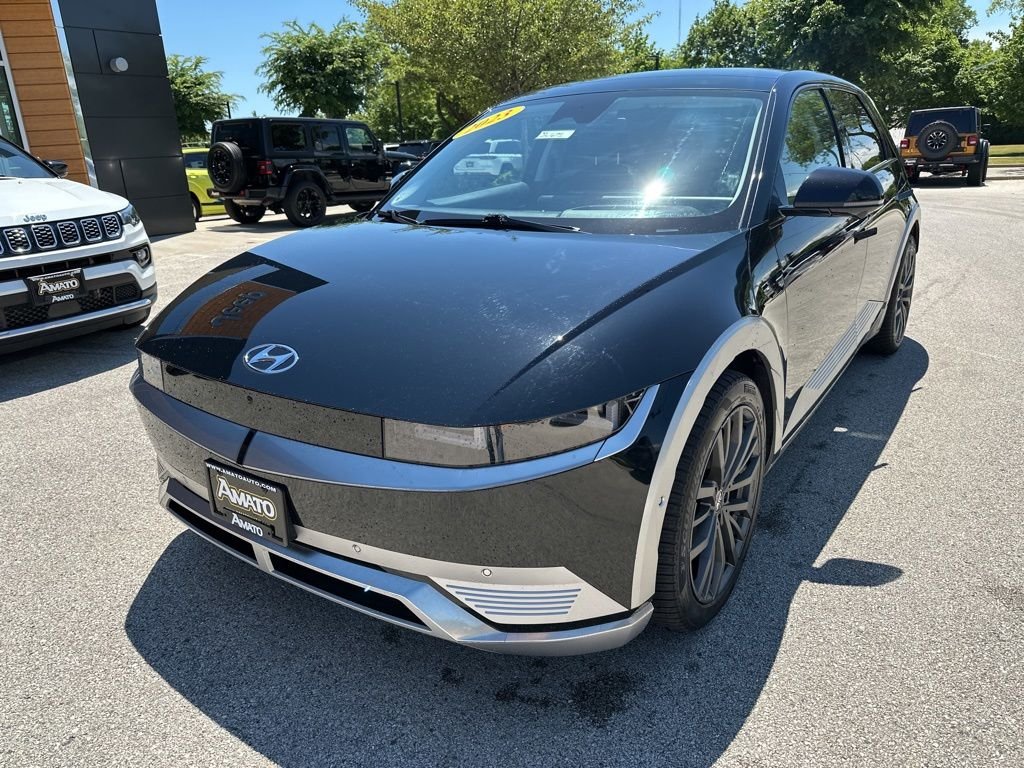 Used 2023 Black Hyundai Limited image 2