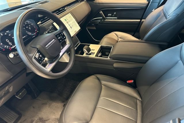 New 2026 Santorini Black Land Rover SE image 9