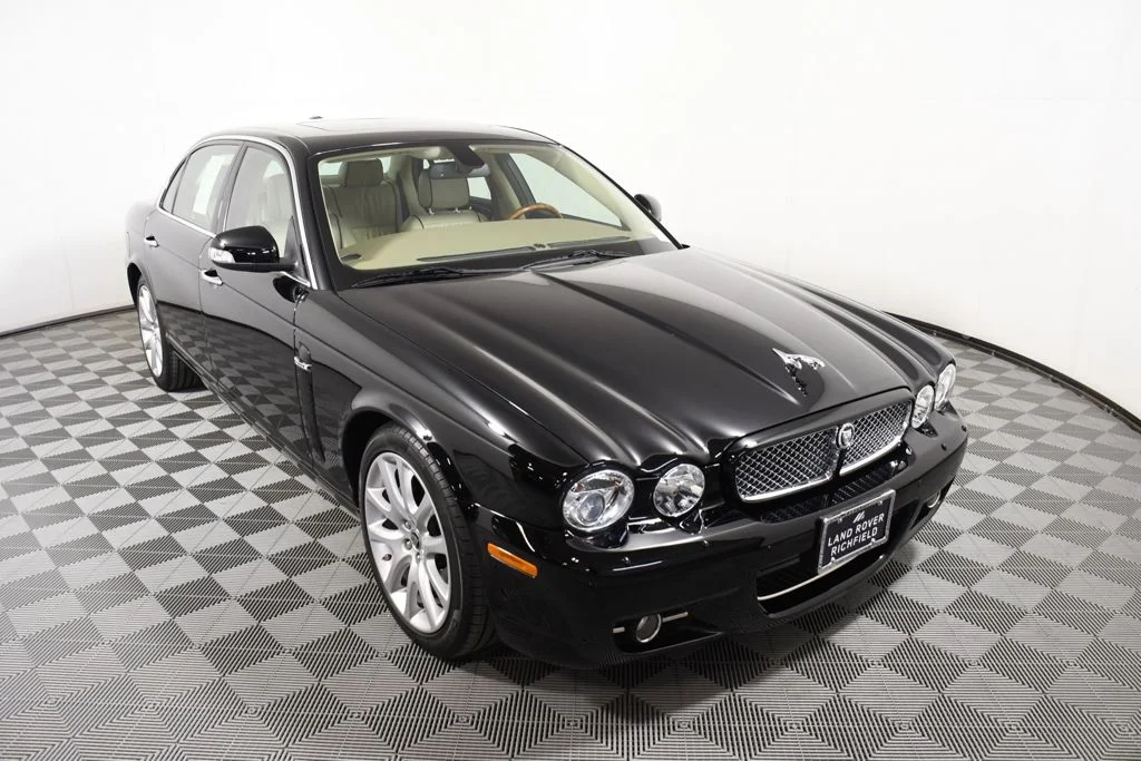 Used 2009 Ebony Jaguar L image 9