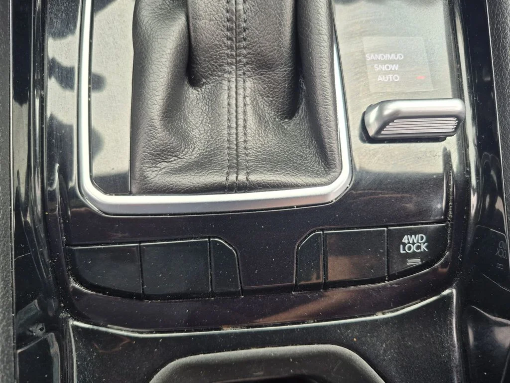 Used 2023 White Jeep Limited image 16