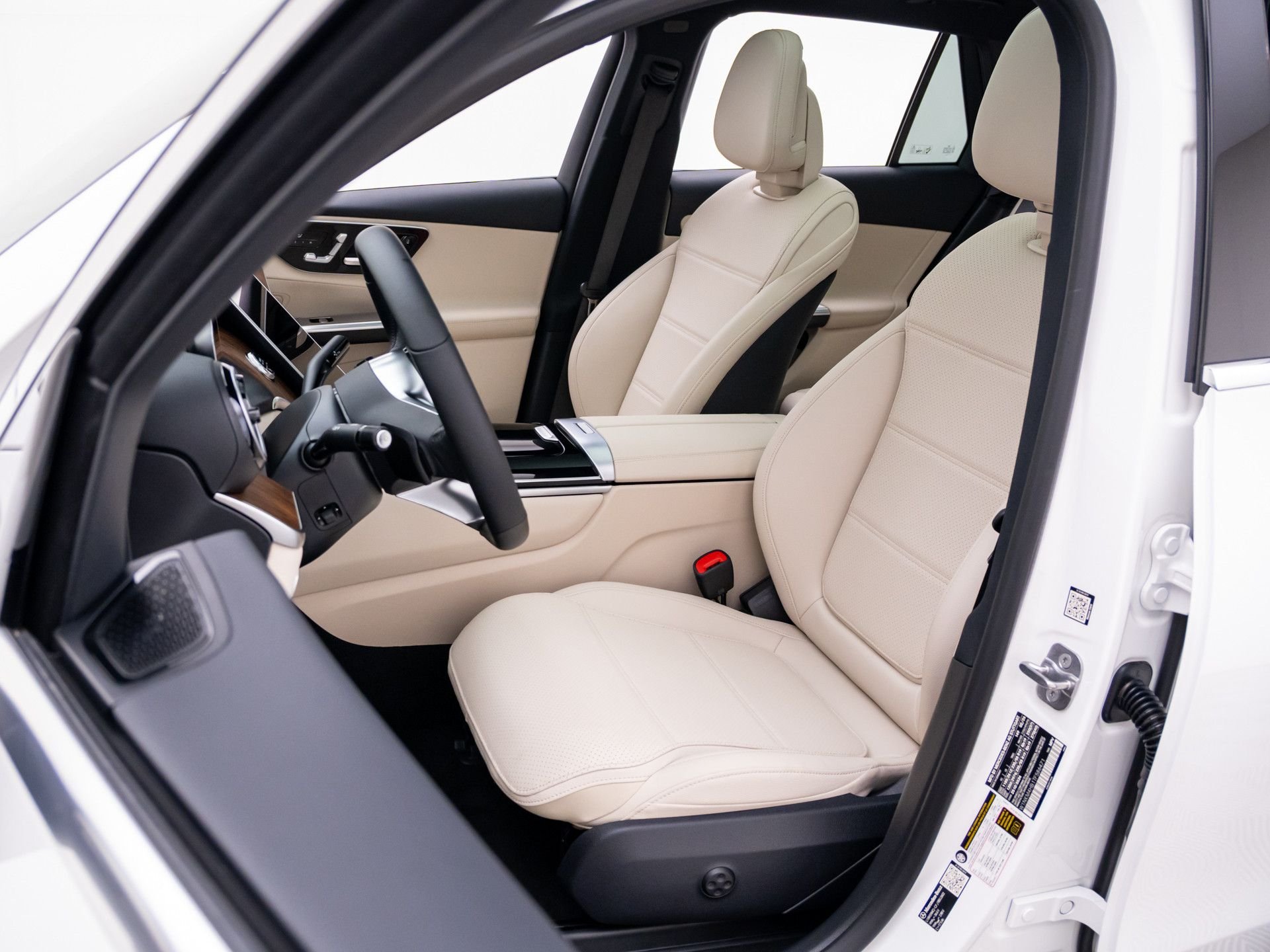 New 2026 White Mercedes-Benz GLC 300 image 17