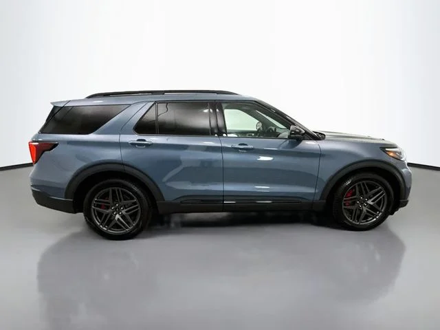 Used 2025 Vapor Blue Ford ST image 8