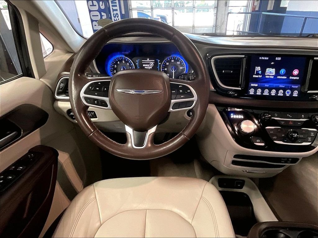 Used 2017 Black Chrysler Touring L image 18