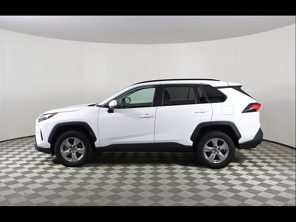 Used 2025 Ice Cap Toyota XLE image 3