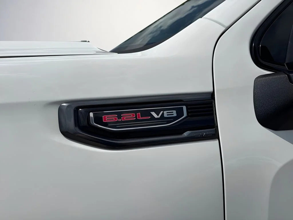 Used 2022 White GMC AT4 image 39