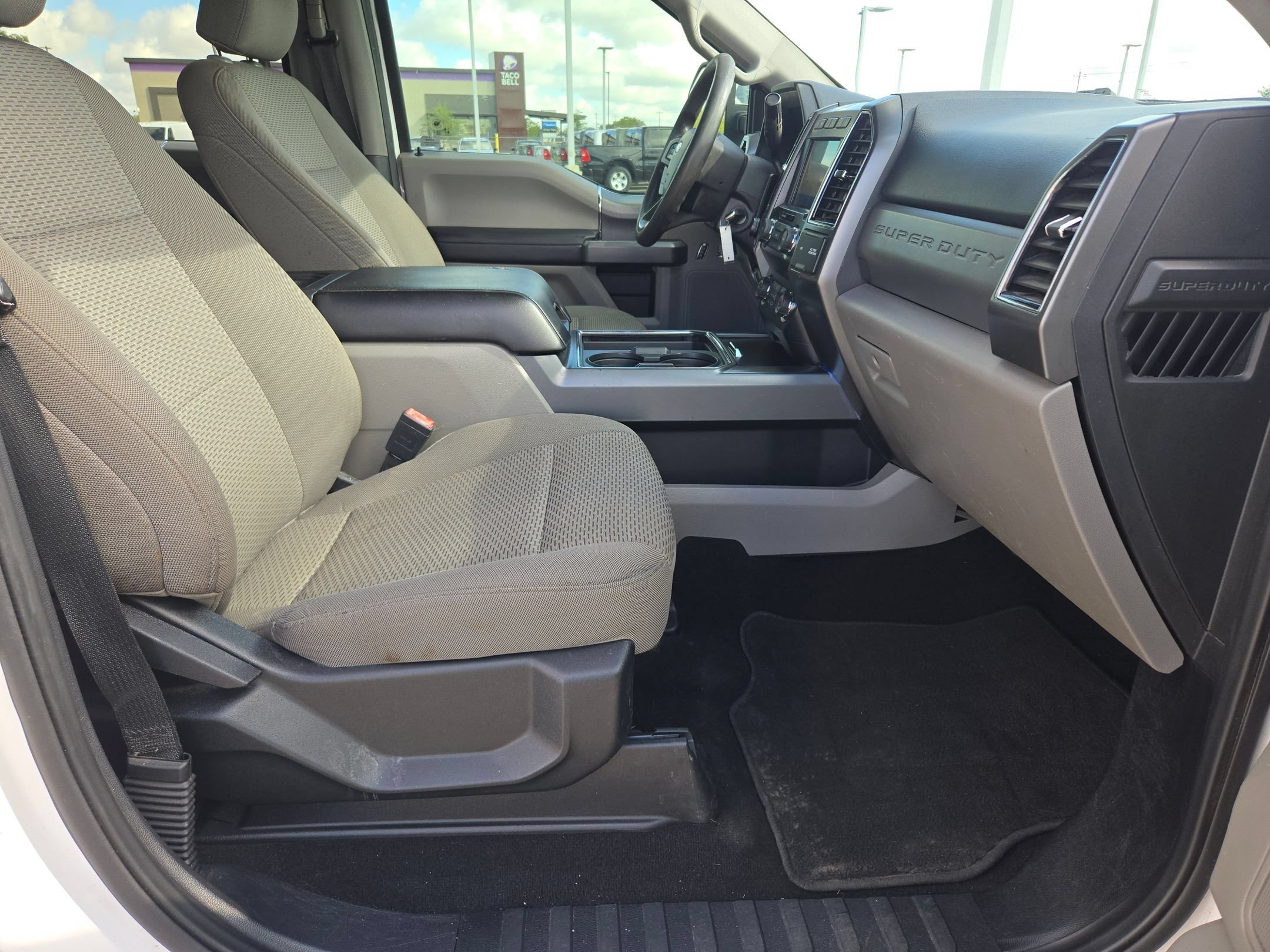 Used 2020 White Ford XLT image 27